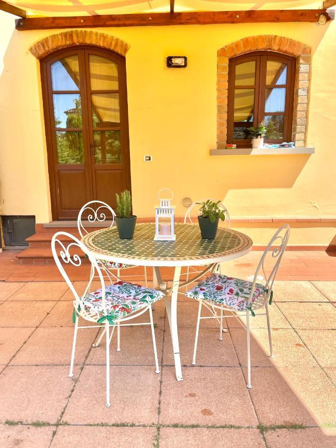 Casa Vacanza Villaggio Poggio Rosso Arezzo Exterior foto